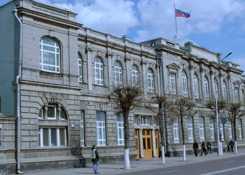 Любимов наградил ученых за разработки в сфере здравоохранения